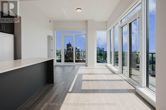 Building Photo - 2525-2525 Bathurst St