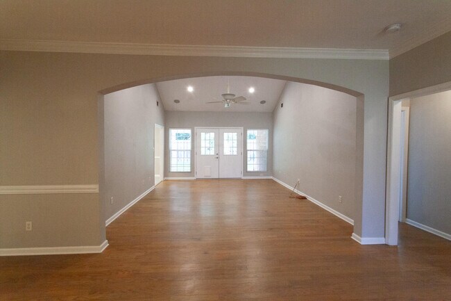 Building Photo - 318 Vanderbilt Dr