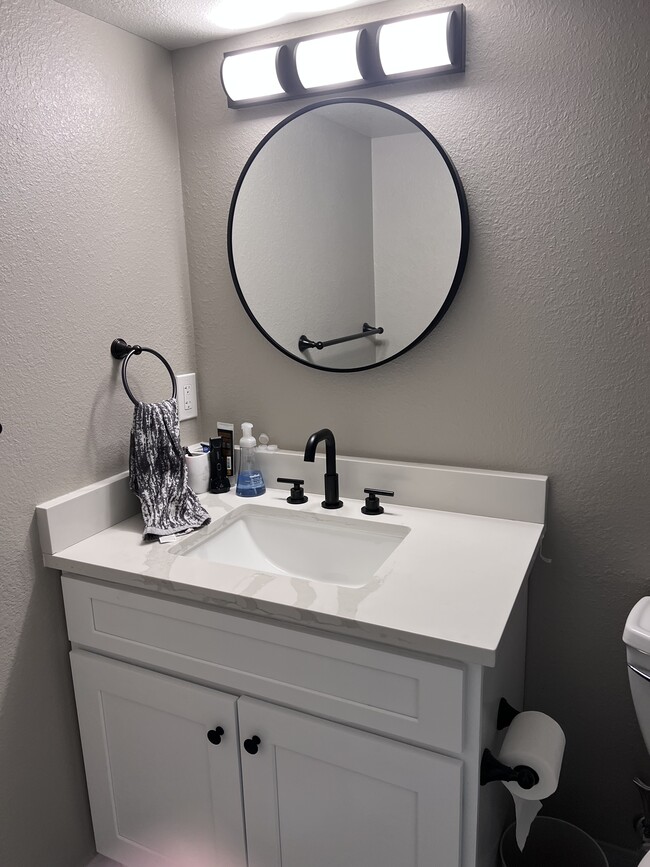 Master Bath - 10587 W Maplewood Dr