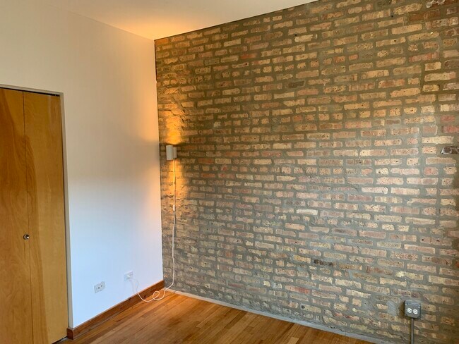 Foto del edificio - 1221 W Greenleaf Ave
