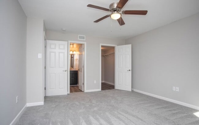 Welcome to Richmond Hills Apartments, where modern comfort meets style. With spacious interiors and a cozy atmosphere, these newly updated rooms are perfect for making memories. Explore your new home today and schedule a tour! - Richmond Hills Apartments