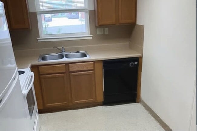 Building Photo - 308 N East St