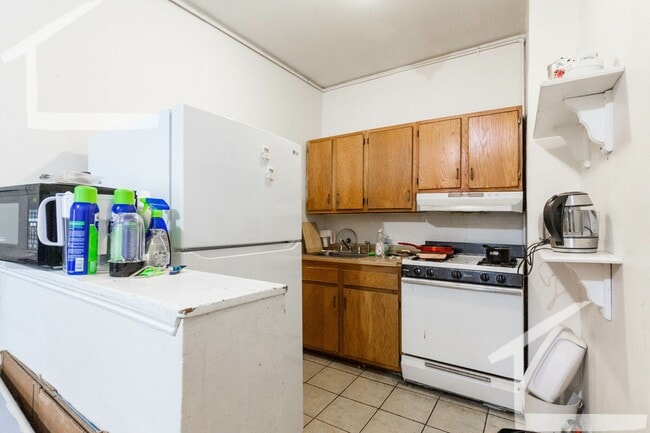 Foto del edificio - What a bargain! 4-Bed Allston Apt Near the T