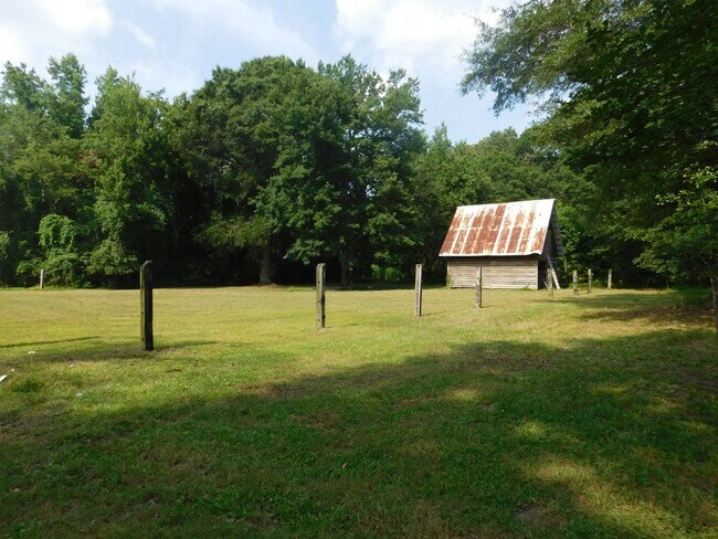Foto del edificio - 900 Loftin Farm Rd