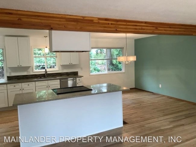 Building Photo - 4 br, 2.5 bath House - 4019 SW VERMONT ST