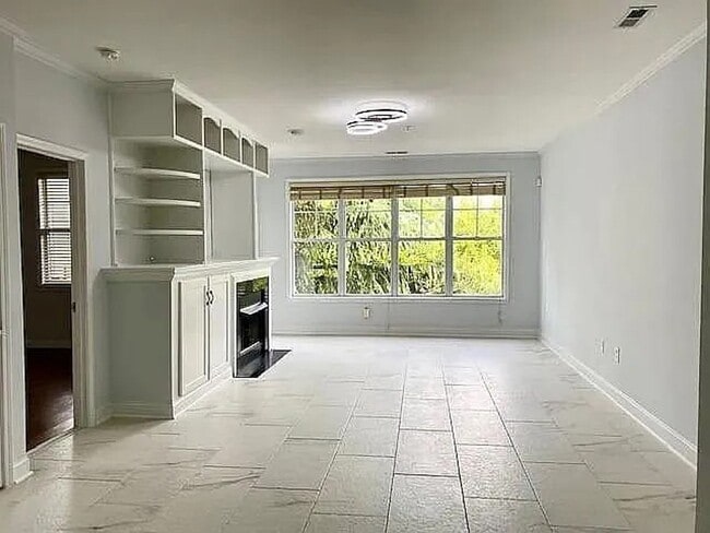 Foto del edificio - 2 Bed/ 2 Bath Condo located in one of Charlotte's most desired neighborhoods