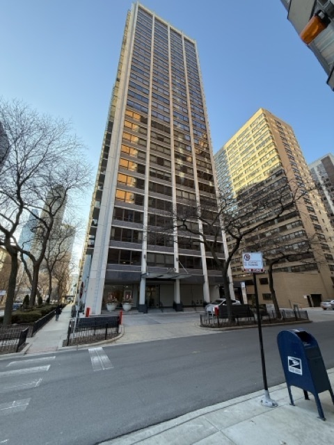 Foto del edificio - 222 E Pearson St