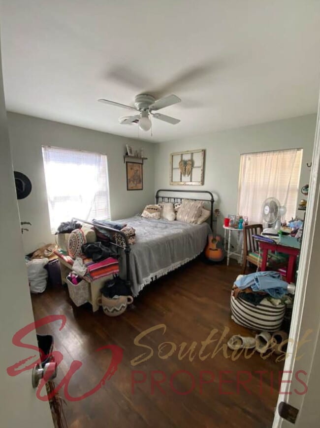 Building Photo - 3 Bed, 1 Bath Home – Great for Roommates or Small Family