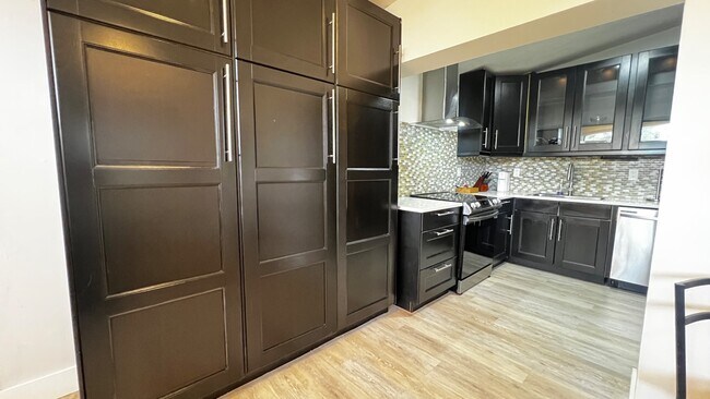Foto del edificio - 7509 Lakeshore Dr