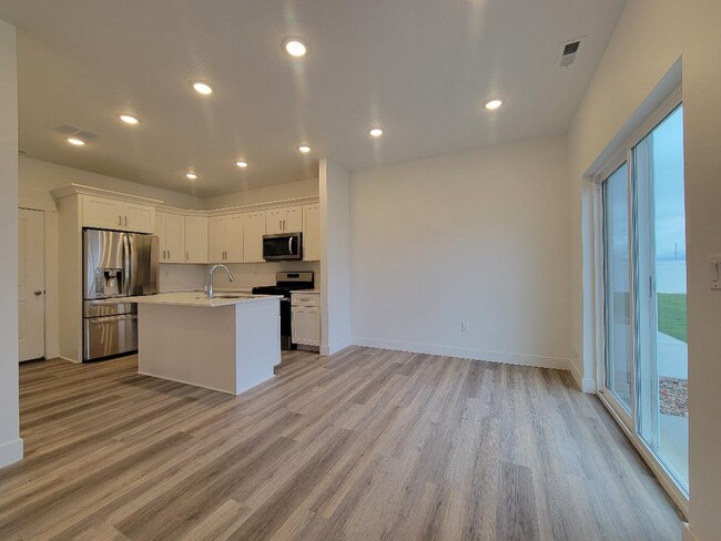 Building Photo - 1628 N 840 W