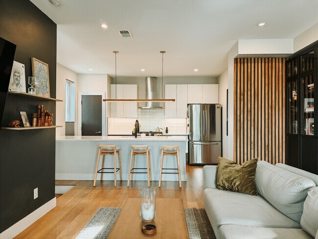 Cocina - 441 W 42nd Ave