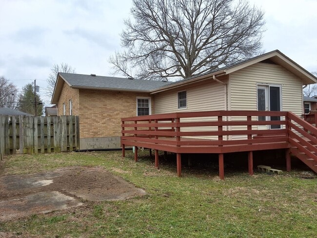 Building Photo - Beautiful Cozy 3 Bed, 2 Bath House located in the heart of Elizabethtown