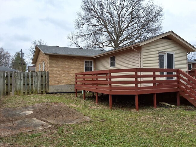 Foto del edificio - Beautiful Cozy 3 Bed, 2 Bath House located in the heart of Elizabethtown