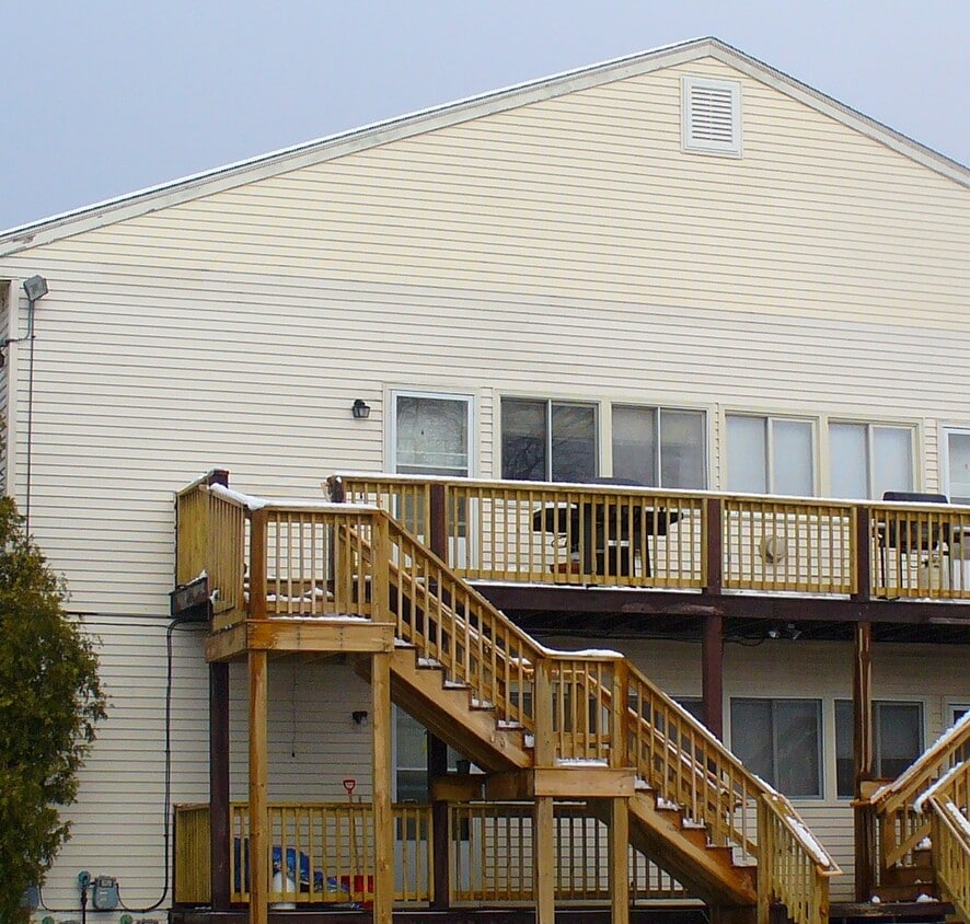 72 Main St, Raymond, NH 03077 Apartments in Raymond, NH