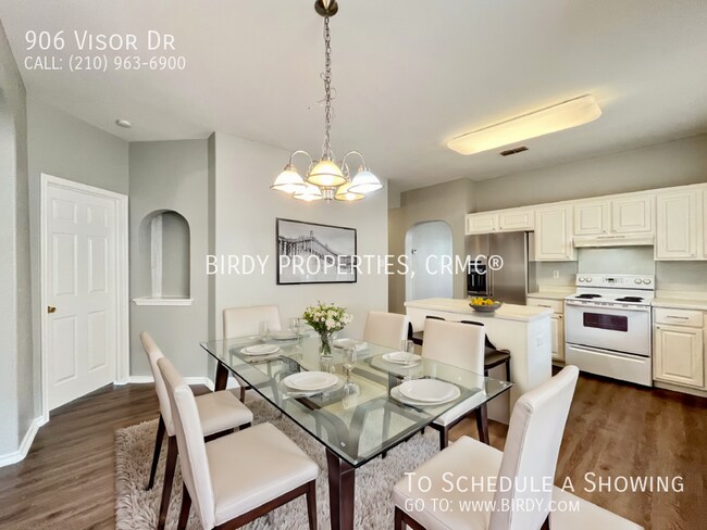Building Photo - "Charming 3-Bedroom Sanctuary with Cozy Fi...