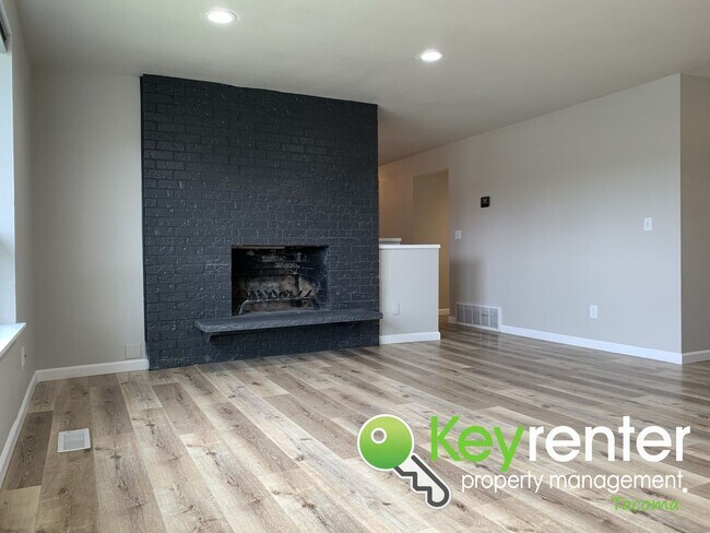 Building Photo - Newly Remodeled Centrally Located House!