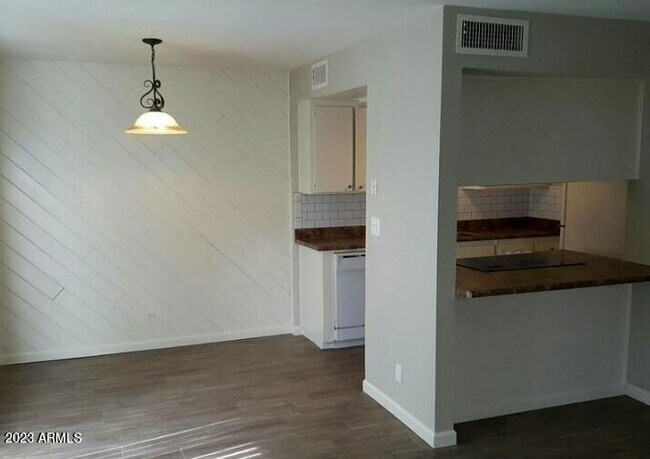 Foto del edificio - 1216 E Townley Ave