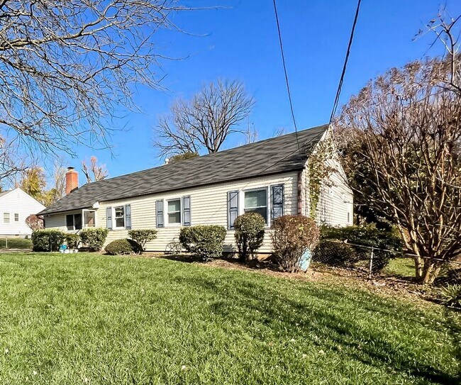 Photo - Cheerful 3 Bedroom 2 Bathroom With Office ... House