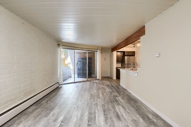 Building Photo - 2 Bedroom condo in Denver