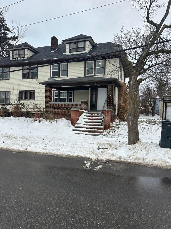 Building Photo - 2087 Goodnor Rd