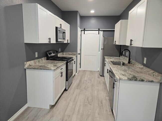 Building Photo - 409 S Steen Dr