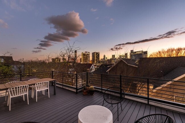 Building Photo - 1502 Waller St