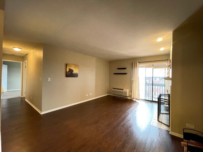 Building Photo - 800 N Lakeside Dr