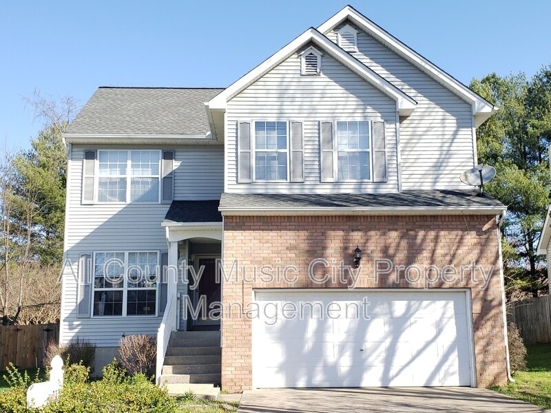 Primary Photo - 733 Sweetwater Cir