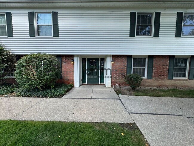 Building Photo - 7025 Carriage Hill Dr