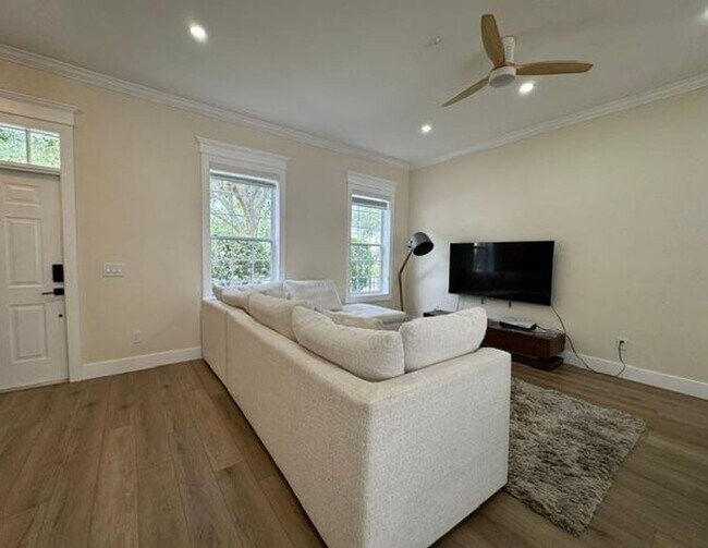 Foto del edificio - 4 Bedroom fully renovated Townhome in the Main Village of Celebration