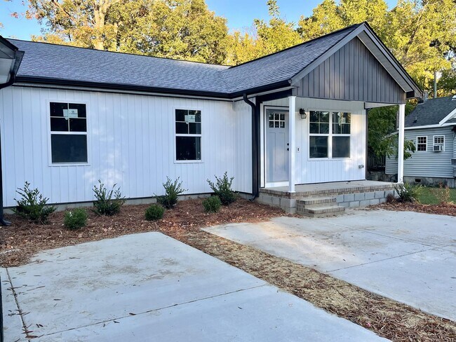Building Photo - 414 Whiteoak St
