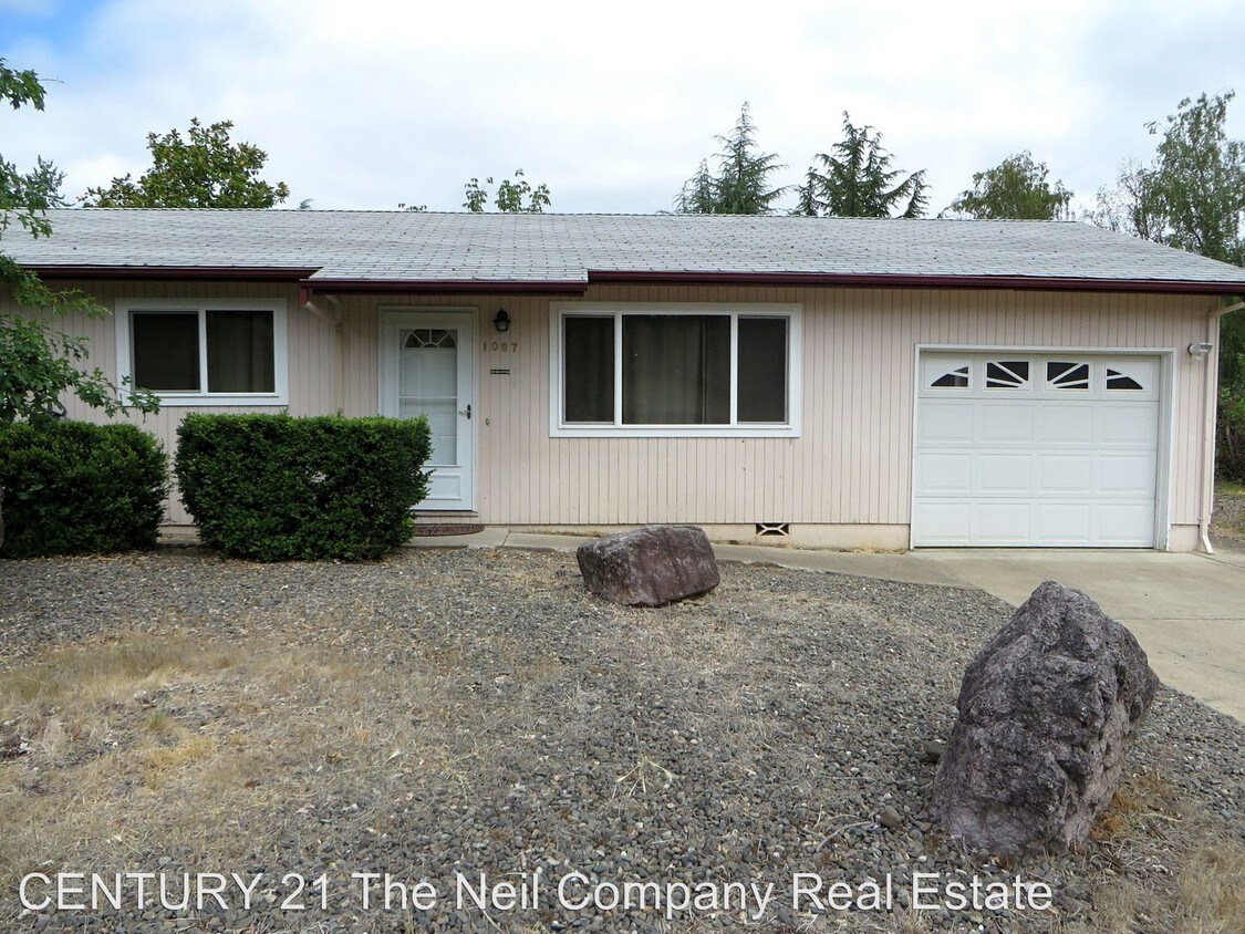Primary Photo - 1247 S Beach St