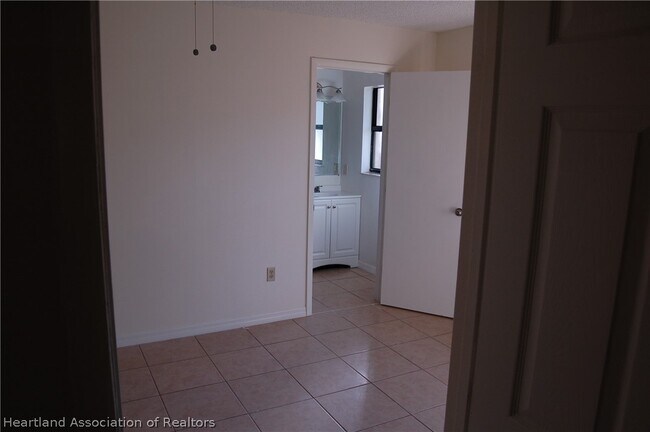 Foto del edificio - 4927 Manatee Dr