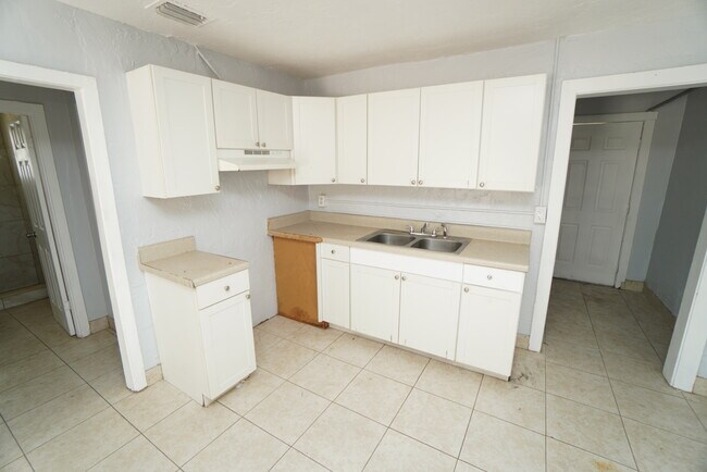 Building Photo - 1954 NW 1st St