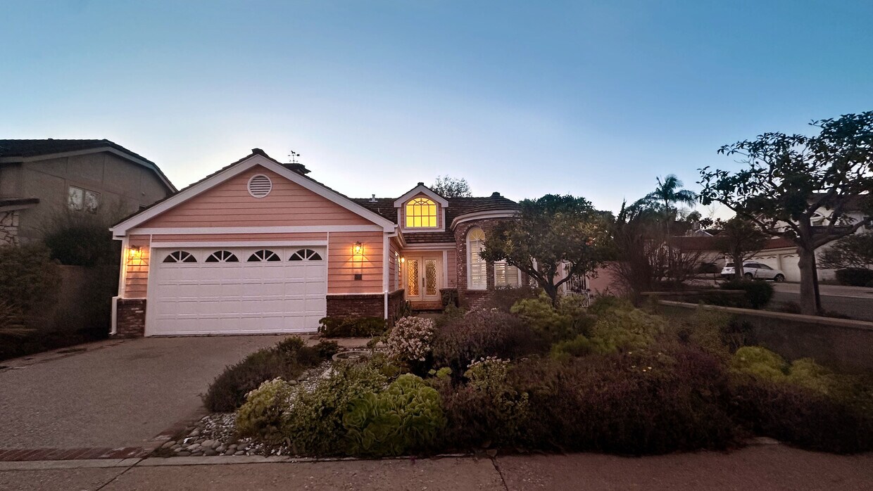 Corner house - desirable lower cul-de-sac location in gated community - 29 Bridgeport