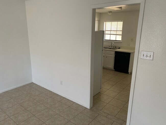 Building Photo - 117 Vista Way