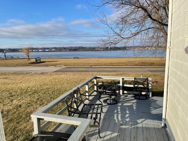 Building Photo - 4128 River Dr
