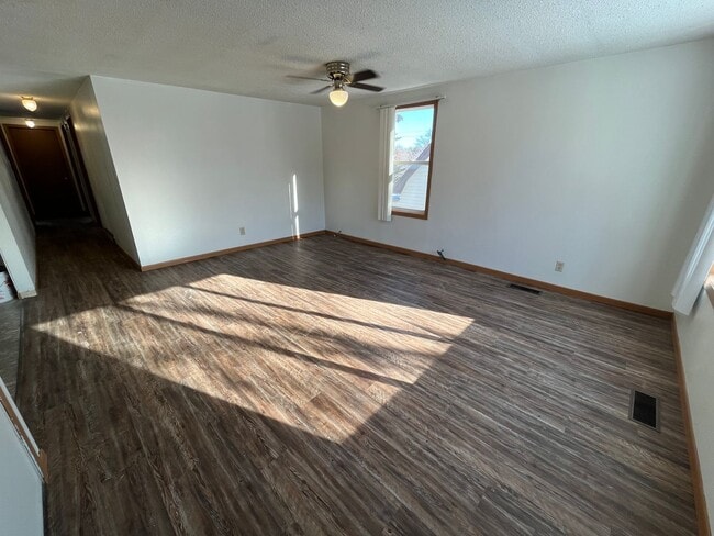 Building Photo - 1229-1233 3rd Ave SE