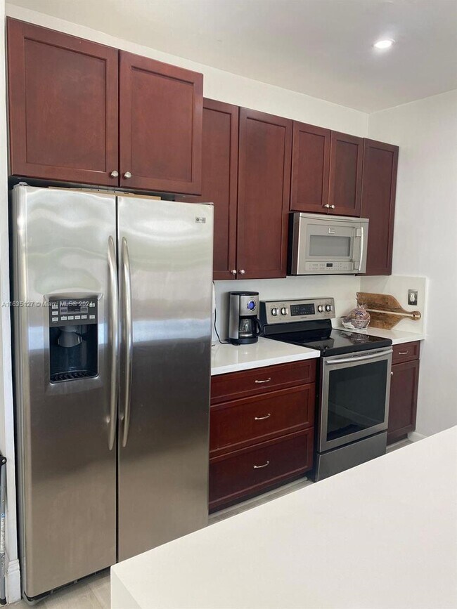 Foto del edificio - 7660 S Southwood Cir