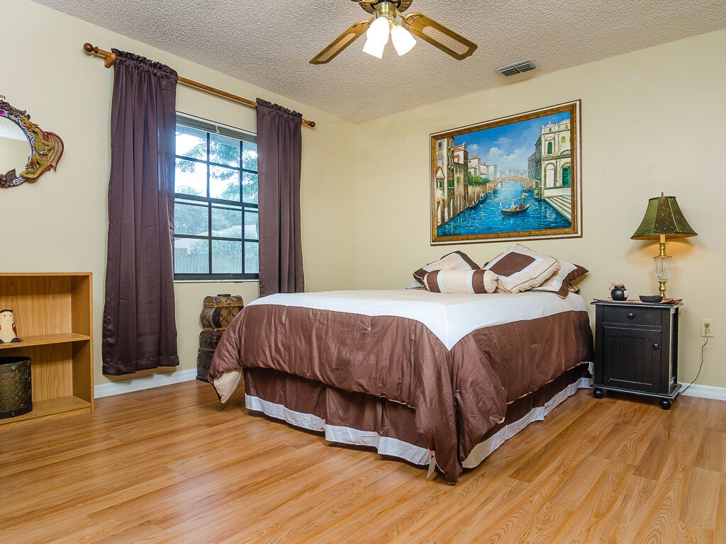Foto principal - 1135 Colony Arms Dr