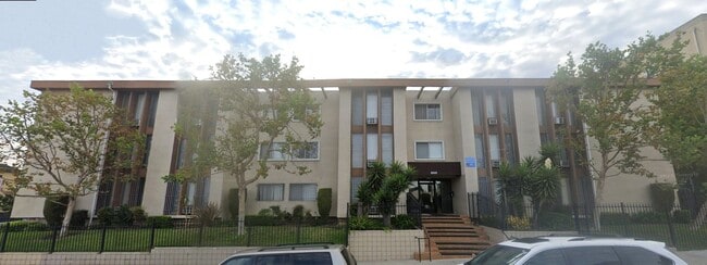 Building Photo - 950 S St Andrews Pl