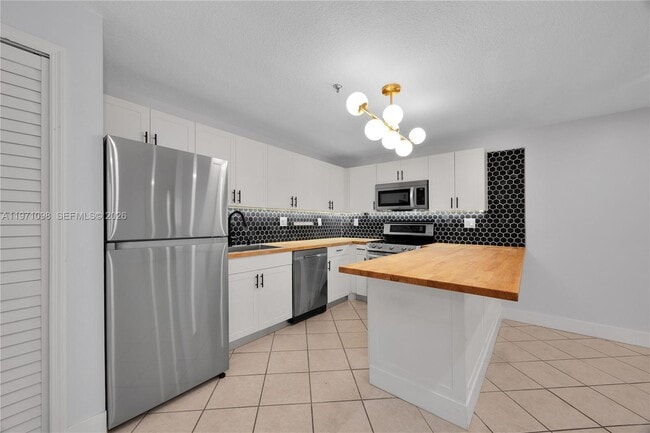 Building Photo - 2734 Bird Ave