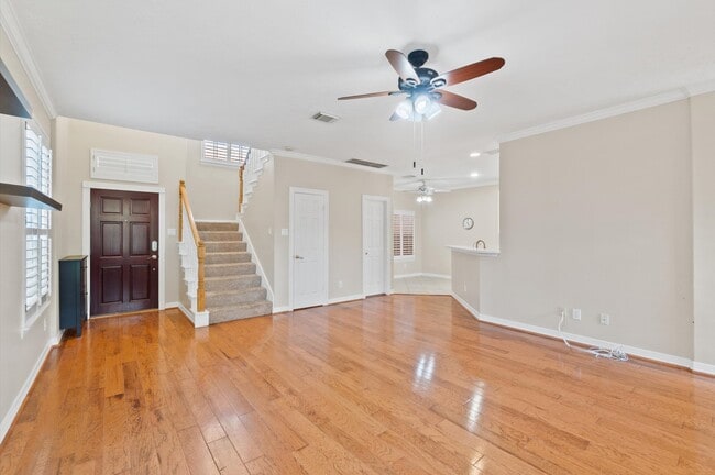 Building Photo - 1118 Enclave Square E