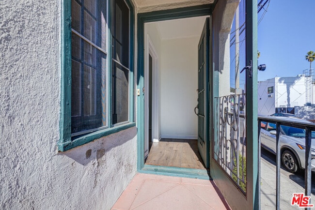 Building Photo - 1445 N Vista St