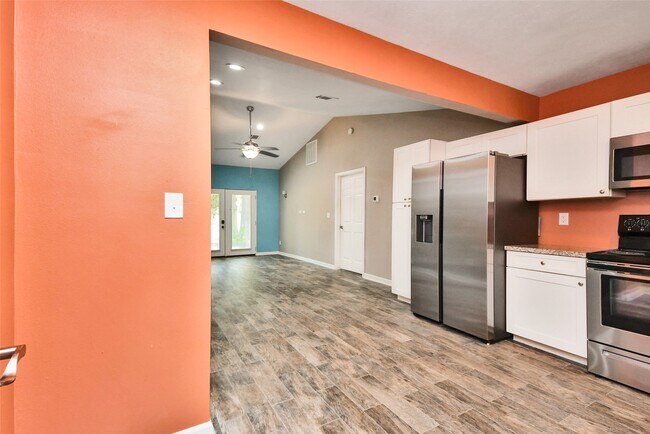 Building Photo - 3483 Balboa Cir