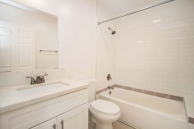 Building Photo - Olive Avenue Triplex