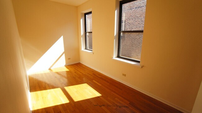 Foto del edificio - 2323 N Kedzie Blvd