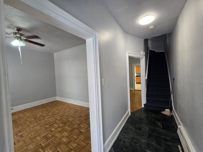 Building Photo - 216 N 6th St