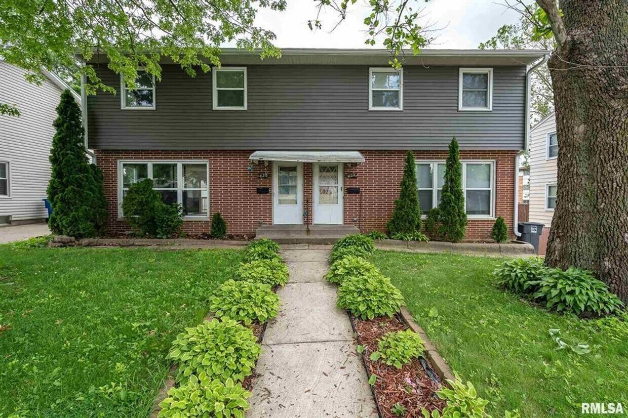 Primary Photo - SW 424/426 30th Ave duplex