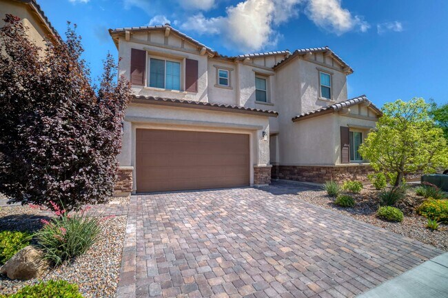 Building Photo - **SOLAR PANELS** POOL & SPA** 4 BEDROOMS. ...